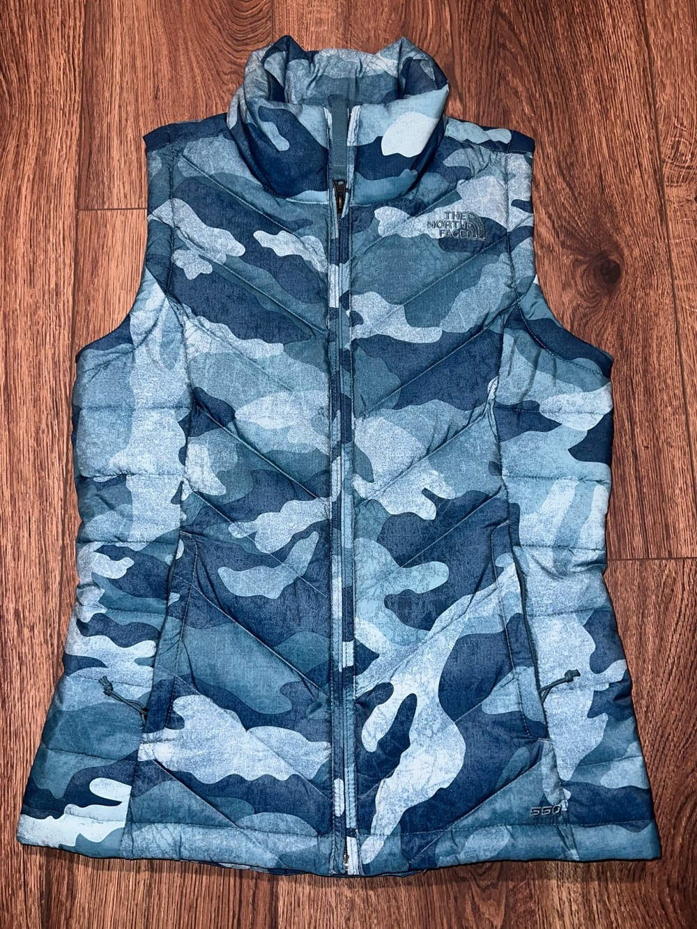 The North Face Womens Blue Camouflage 550 Down Puffer Vest
